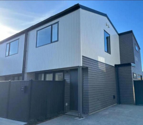 Central & Modern, 3-Bedroom, 3- Bathroom House with Carpark- Lower Hutt City Centre